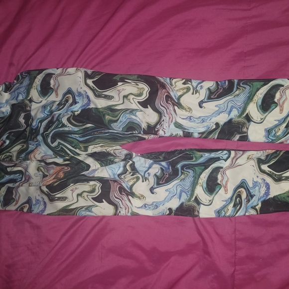 Nike Black and Cream Leggings - Picture 1 of 2